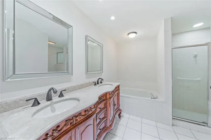 118  Fountain  CIR, Naples, FL 34119
