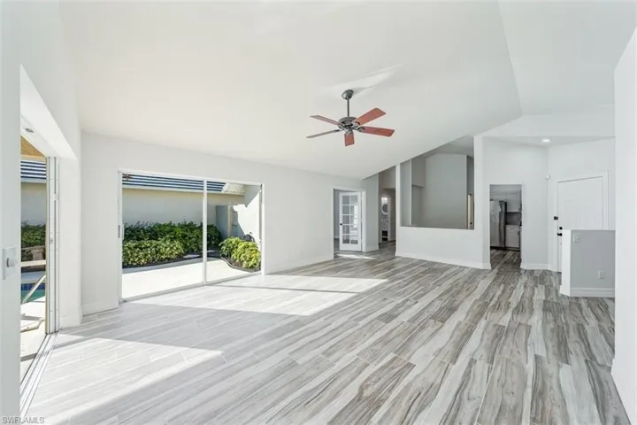 118  Fountain  CIR, Naples, FL 34119
