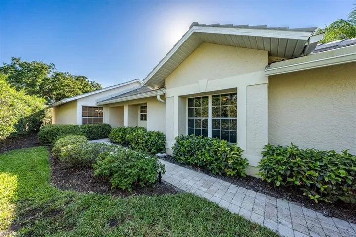118  Fountain  CIR, Naples, FL 34119