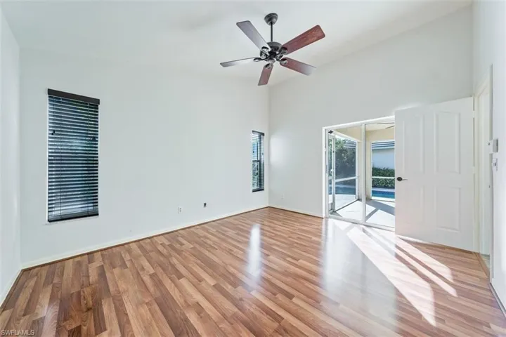 118  Fountain  CIR, Naples, FL 34119