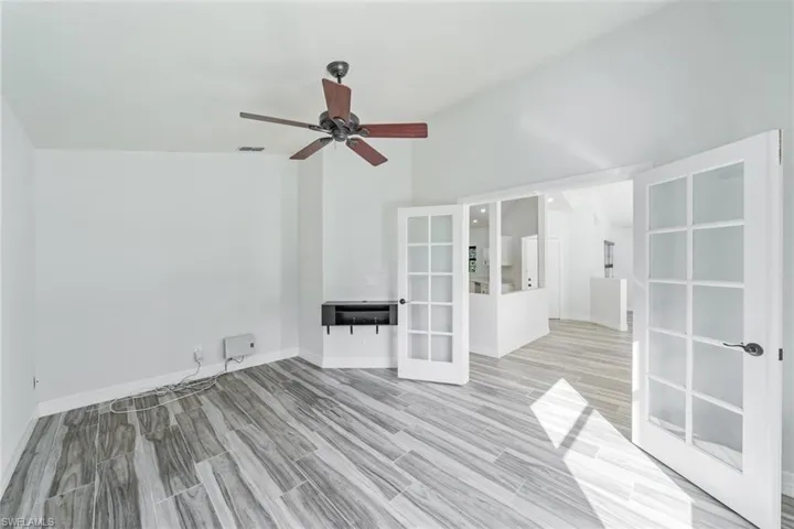 118  Fountain  CIR, Naples, FL 34119