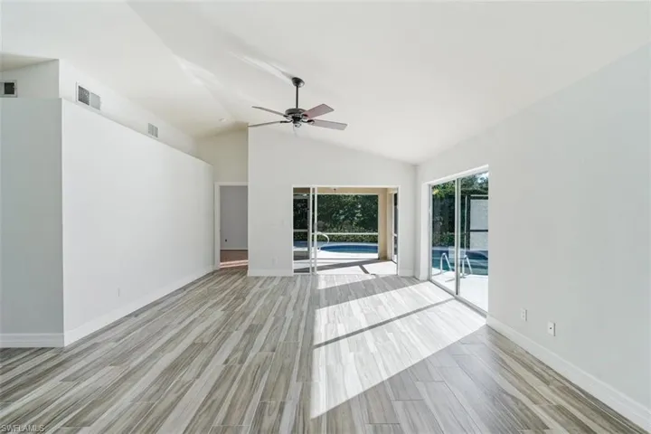 118  Fountain  CIR, Naples, FL 34119