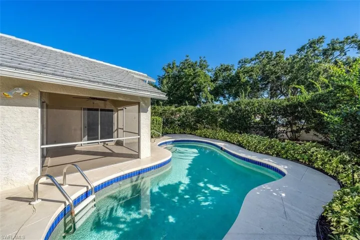 118  Fountain  CIR, Naples, FL 34119