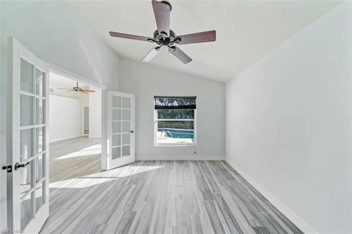 118  Fountain  CIR, Naples, FL 34119