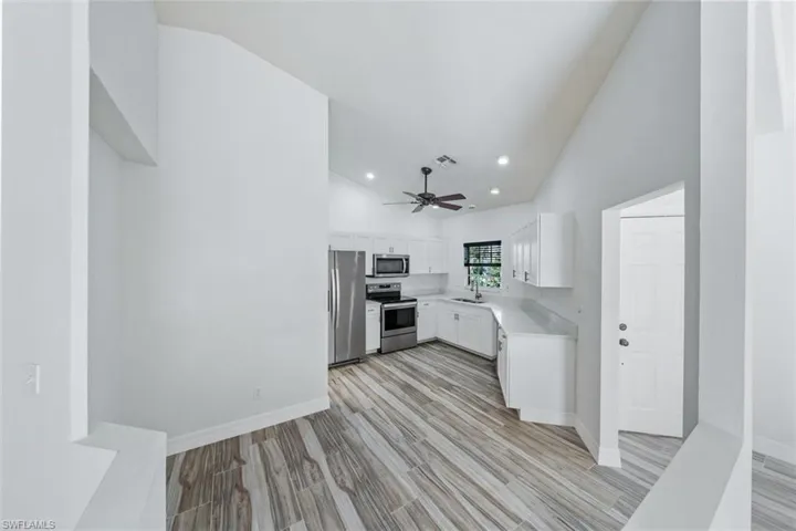 118  Fountain  CIR, Naples, FL 34119