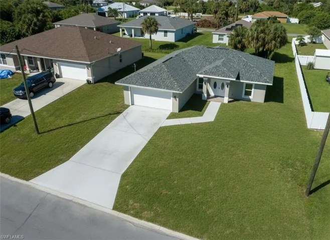 8038 Sunrise Cir, Labelle, Florida 33935
