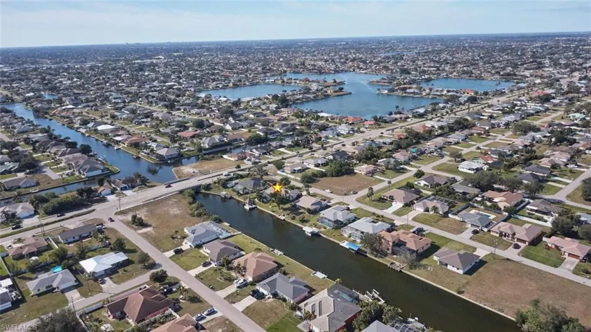 40 miles of canals!  Great lifestyle!