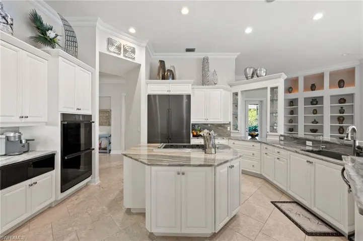 Kitchen with Gas Cooking and Dacor Appliances