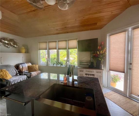 4860 Carriage CT, NAPLES FL 34114