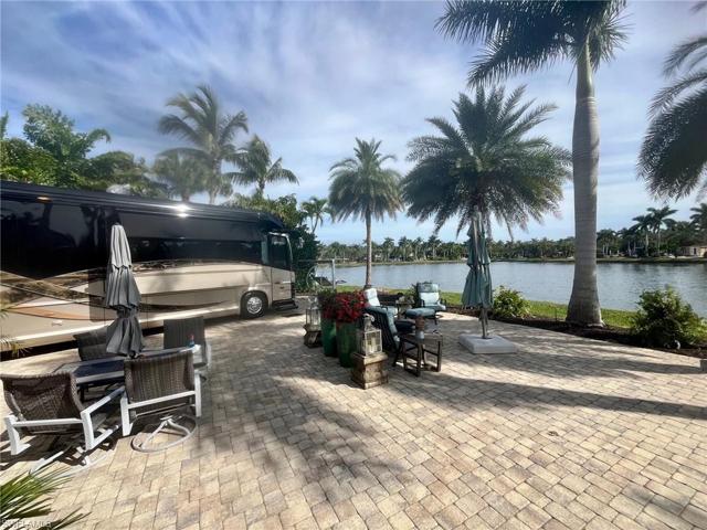 4860 Carriage CT, NAPLES FL 34114
