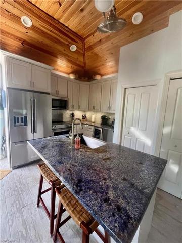 4860 Carriage CT, NAPLES FL 34114