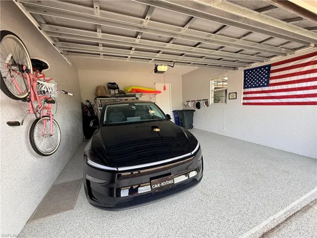 Garage featuring a textured wall