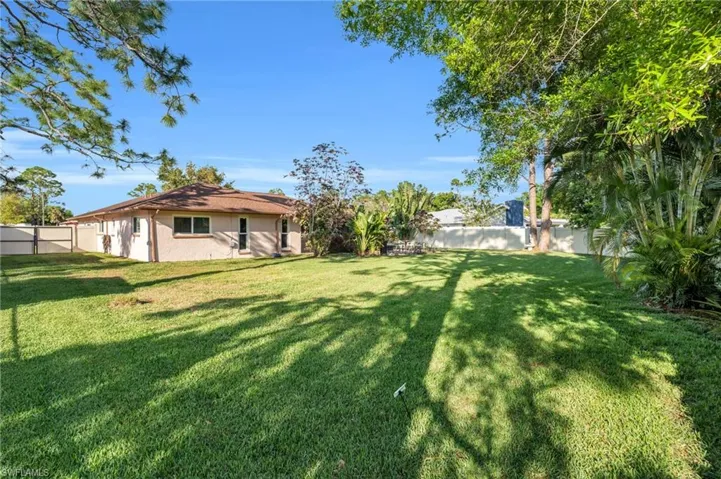 7463  Dana Lin  CIR, North Fort Myers, FL 33917