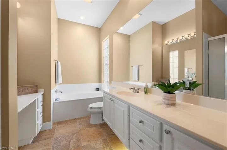 28311 Nautica Lane Bonita Springs FL 34135 - Partial owner's bath with vanity & tub