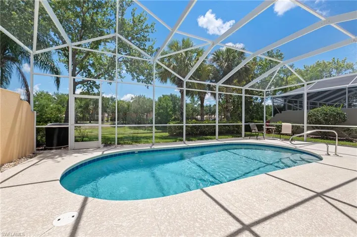 28311 Nautica Lane Bonita Springs FL 34135 - Heated oval pool