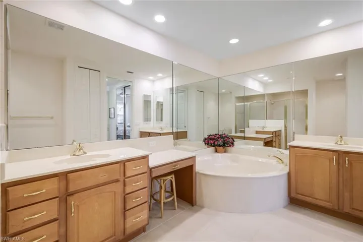 4728 Stratford Ct # 1801, Naples Fl 34105