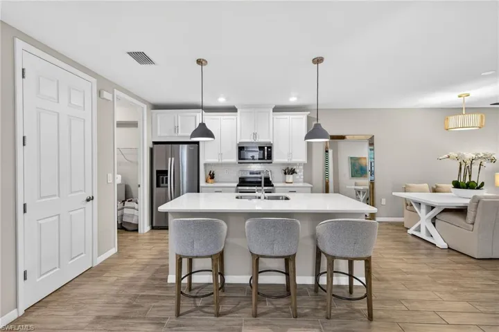 14567 Edgewater Cir, Naples, Florida 34114