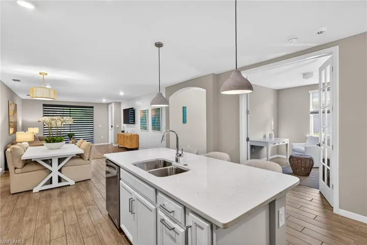 14567 Edgewater Cir, Naples, Florida 34114