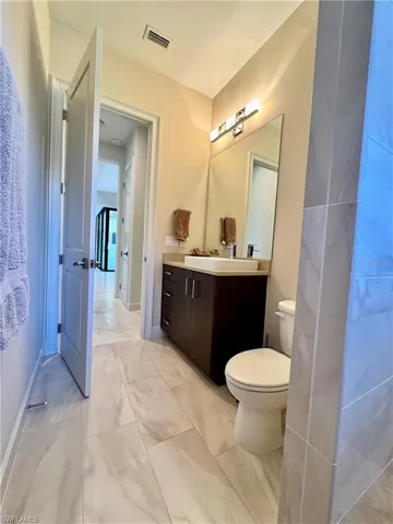 8533 S Lake Cir, Fort Myers, Florida 33908