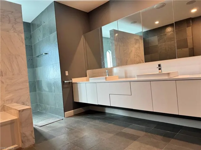 8533 S Lake Cir, Fort Myers, Florida 33908