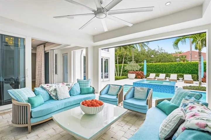 1011 6th St S, Naples, Florida 34102