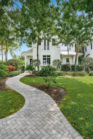 1011 6th St S, Naples, Florida 34102