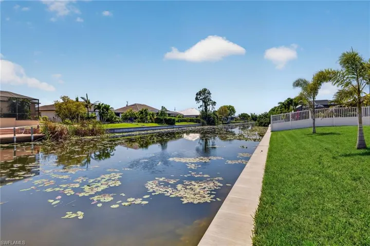 906 Sw 12th Ter, Cape Coral, Florida 33991