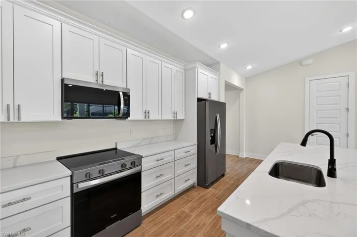 906 Sw 12th Ter, Cape Coral, Florida 33991
