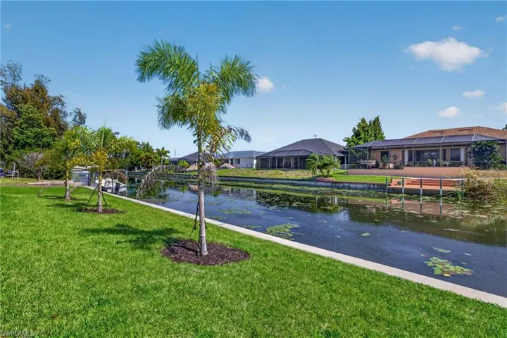 906 Sw 12th Ter, Cape Coral, Florida 33991