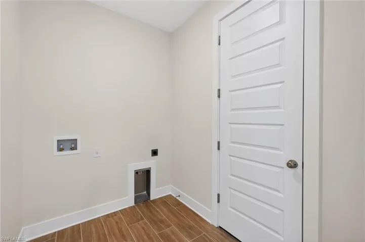 906 Sw 12th Ter, Cape Coral, Florida 33991