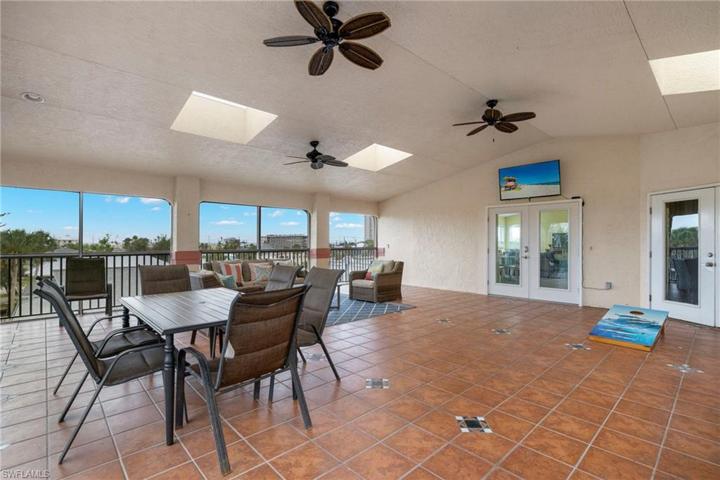 Views to GULF OF MEXICO!