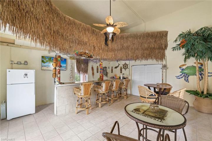 Tiki bar in the BONUS ROOM