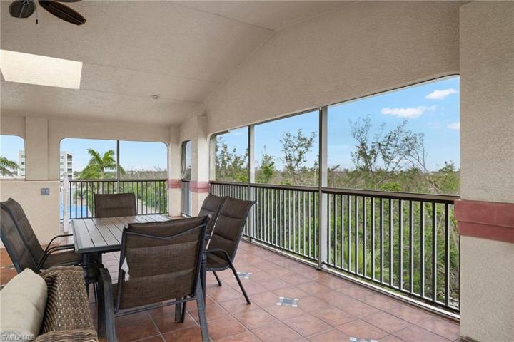 Massive PRIVATE Terrace on SECOND FLOOR