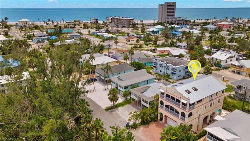 Easy walk to Beach Access across Estero Blvd!