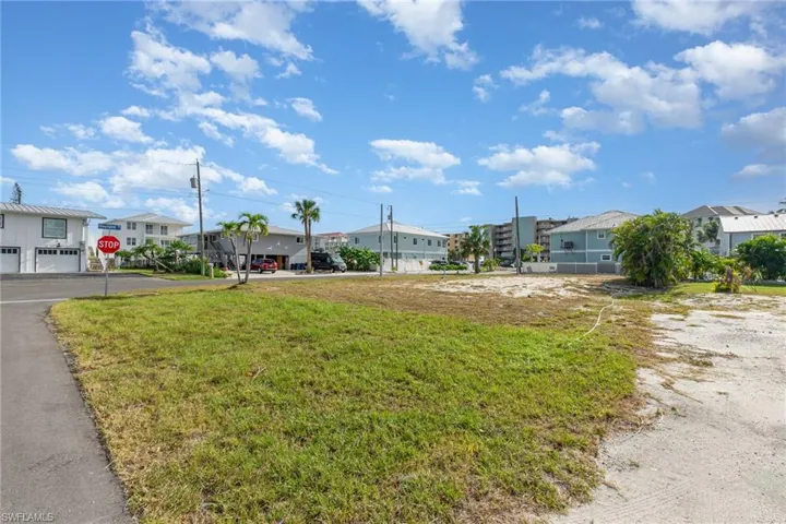 Looking from Coral Rd to Bayland Rd