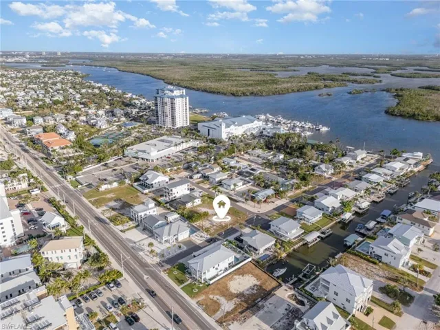 Close to Publix, Snook Bight Marina, Junkanoos & Fresh Catch