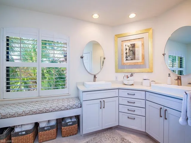 160 160 Vintage Cir, Naples, Florida 34119