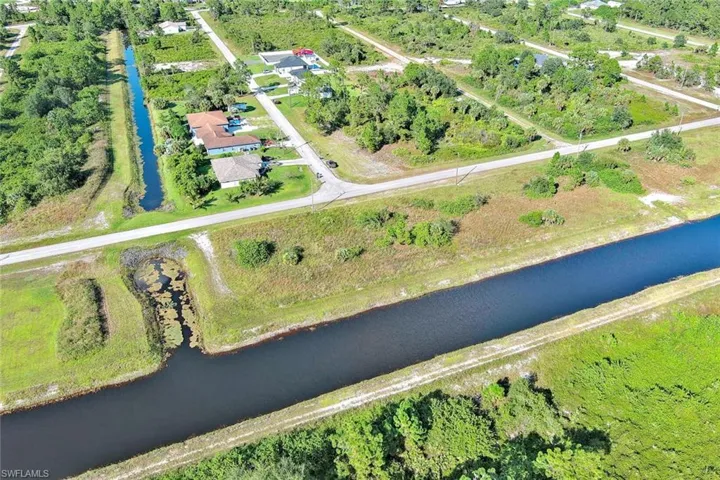 Aerial view of property and surrounding area featuring a large body of water