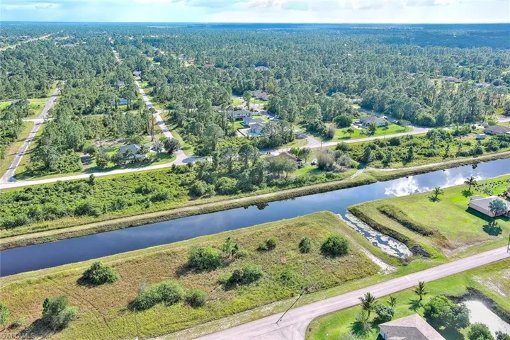Aerial overview of property's location featuring a large body of water