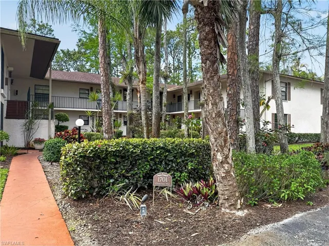 1701 Courtyard Way 105, Naples, Florida 34112