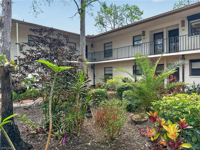 1701 Courtyard Way 105, Naples, Florida 34112