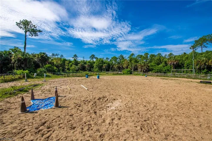 Riding arena