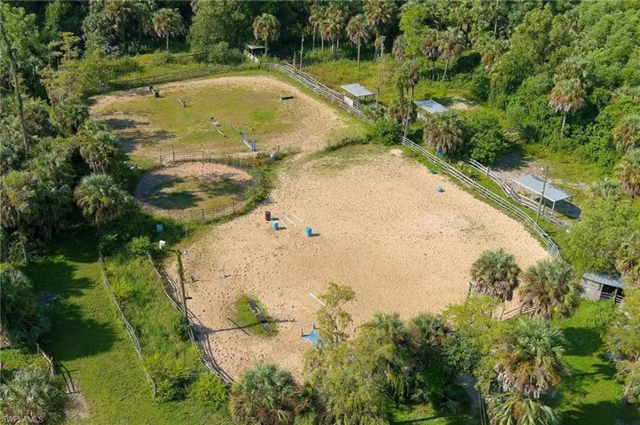 Riding arena
