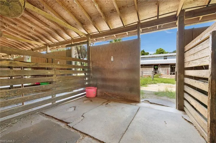 12x12 stalls