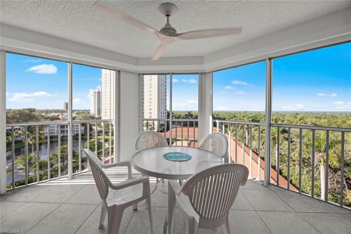 Corner Balcony offers spectacular SW views, from the Gulf to the Bay and City Lights at night. New paint, ceiling fan, and furniture 2023
