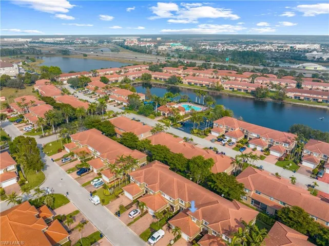 Birds eye view of property featuring