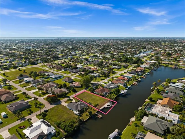 Gulf Access lot in a centrally located neighborhood