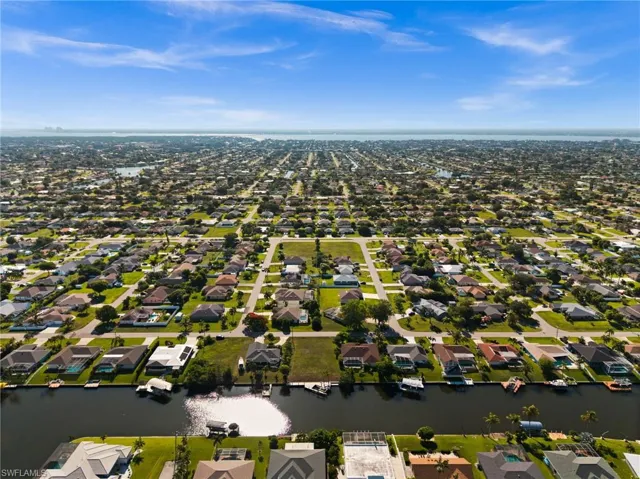 Welcome to 3022 SE 6th Ave!