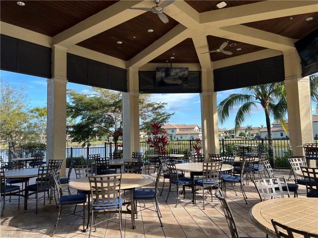 Oasis Pool Bar