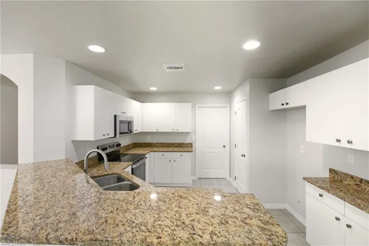 2906 26th St Sw, Lehigh Acres, Florida 33976